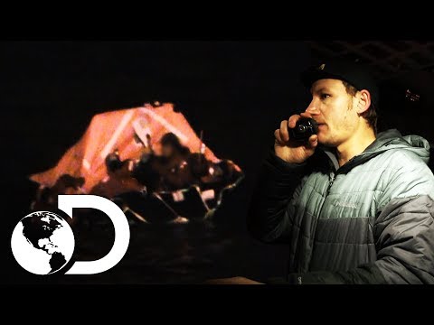 Capitán Neese salva a la tripulación del Arctic Hunter | Pesca Mortal | Discovery Latinoamérica