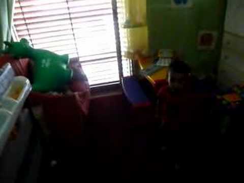 19 meses - Bailando La Fiesta en la Cueva