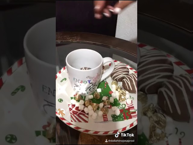 Vídeo relacionado con BomBombs, Set de regalo de mezcla de chocolate caliente en mini botellas, sabores como Rocky Road, pastel de calabaza, cereza con chocolate, remolino de menta y más, set de 16 muestras