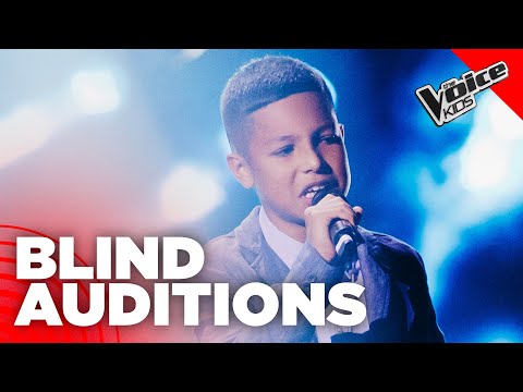 Simone canta “L’Essenziale” e COMMUOVE Clementino | The Voice Kids Italy | Blind Auditions