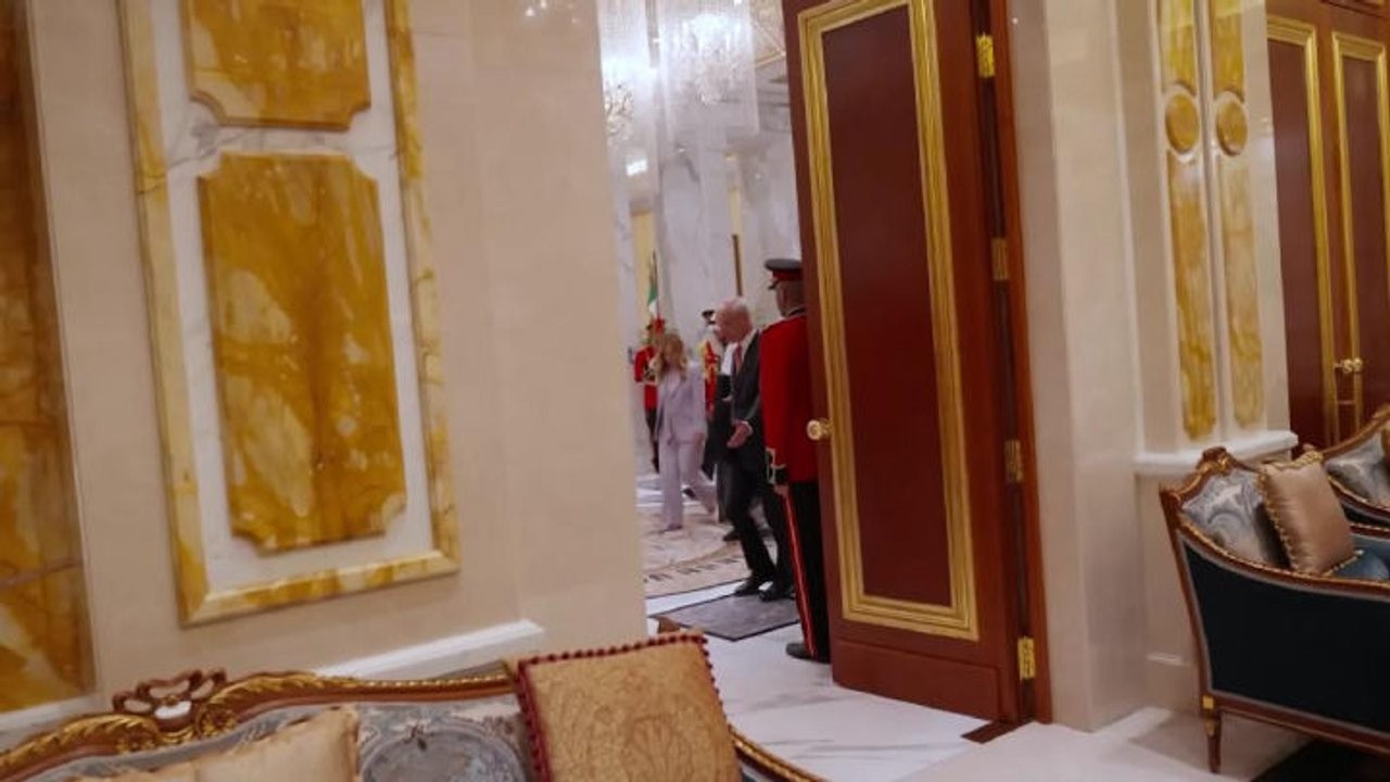 Meloni al bilaterale con l'Emiro Misha'al Al-Ahmad Al-Jaber Al Sabah al Bayan Palace di Kuwait City