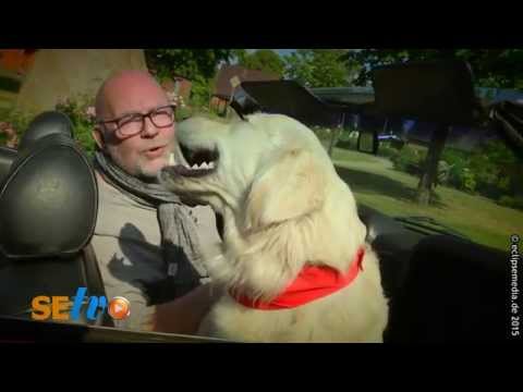 Unterm Ortsschild von Berlin