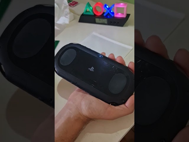 Vídeo relacionado con Funda Protectora para Sony PlayStation Vita 2000, AFUNTA 2 piezas de Vidrio Templado para Pantalla Frontal y Película de PET para la Parte Posterior, 1 Funda de Transporte EVA