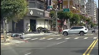 【車禍影片】BMW X3 撞摩托車（2024.01.01 桃園市桃園區大興路與大興路120巷口