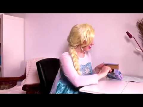 AIRPLANE ! ELSA toddler geft AIRSICK in Barbie's Plane - Travel Adventure - Vacation