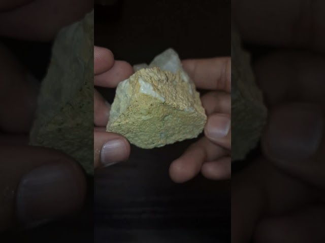 حجر بلورات الكوارتز خام طبيعي تحفة للإقتناء أو الإ...