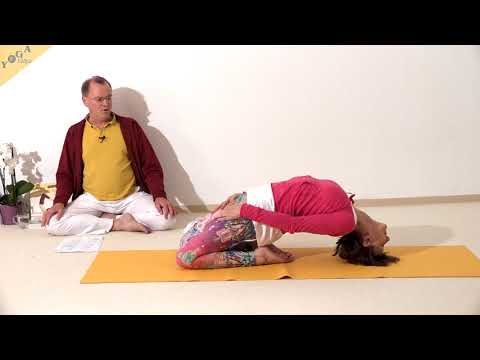 Schlafender Diamant mit Händen an den Oberschenkeln - Yoga-Haltung Supta Vajrasana -YogaAsanaLexikon