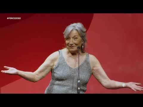 FEROZ 2022: Javier Cámara entrega el Feroz a mejor actriz protagonista de cine a Petra Martínez