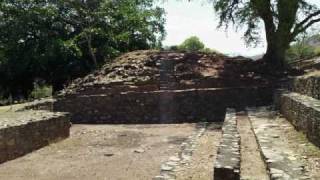 preview picture of video 'San Miguel Ixtapan. Zona Arqueológica.'