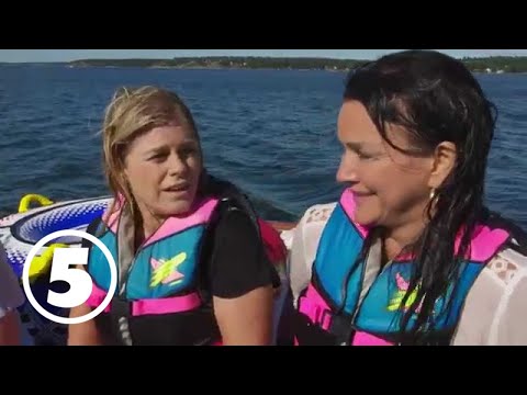 Pernilla och Sofia hamnar i plurret efter badringsfärd