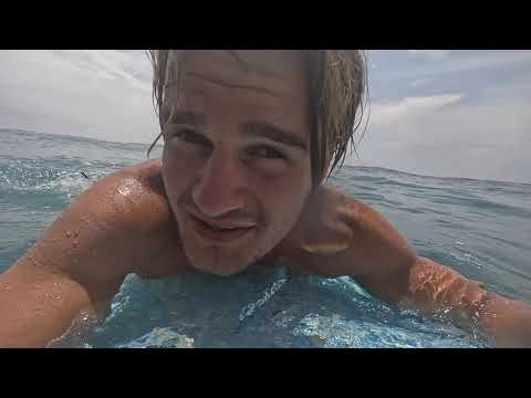 SURFING IN ULUWATU WENT WRONG!! *MY FRIEND ALMOST DIED* #92 BALI VLOG