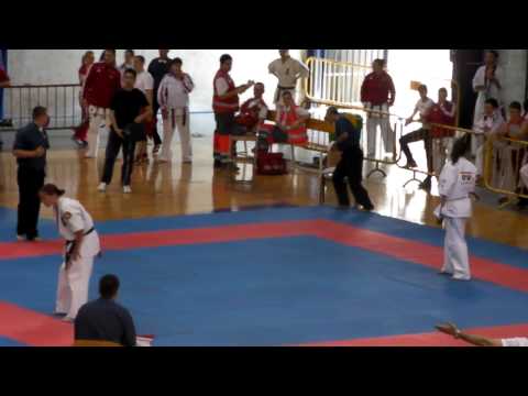 Shinkyokushin European Championship 2010 Logrono Szepesi Csenge vs. Helene Boutellier.MP4