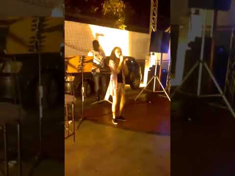 ANA LUIZA SHOW CANTANDO A MÚSICA DA BANDA BEIJO GIL MELÂNDIA `` BATE LATA ´´