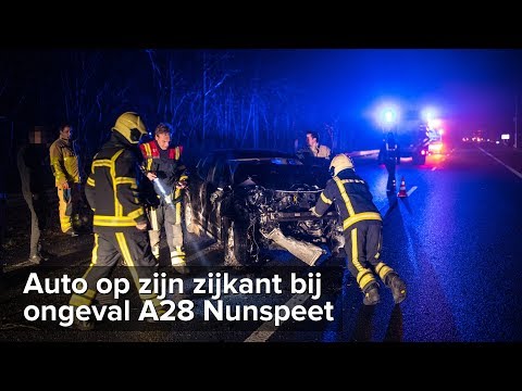 Auto op zijn zijkant bij ongeval A28 Nunspeet - Harderwijk - ©StefanVerkerk.nl