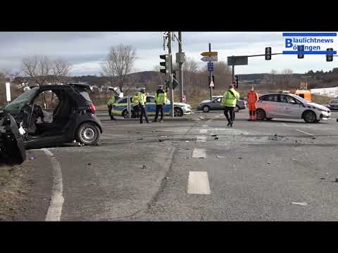 Schwerer Unfall auf der B295 bei Leonberg PKW übersieht rote Ampel LKW PKW Fahrer schwer verletzt