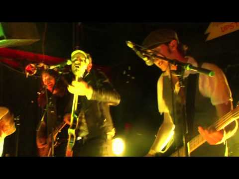 Empire Street - Freak Out live at the Middle East