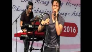 Download lagu Konser Noah 15. Walau Habis Terang (Perpisahan Kelas XII SMKN 1 Garut 2016) mp3 Download lagu Konser Noah 15. Walau Habis Terang (Perpisahan Kelas XII SMKN 1 Garut 2016) mp3