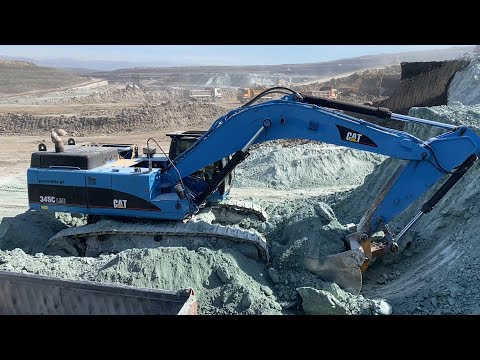 Caterpillar 345C Excavator Loading Trucks