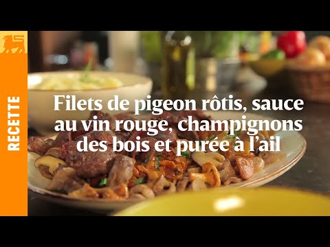 Filets de pigeon rôtis, sauce au vin rouge, champignons des bois et purée à l’ail