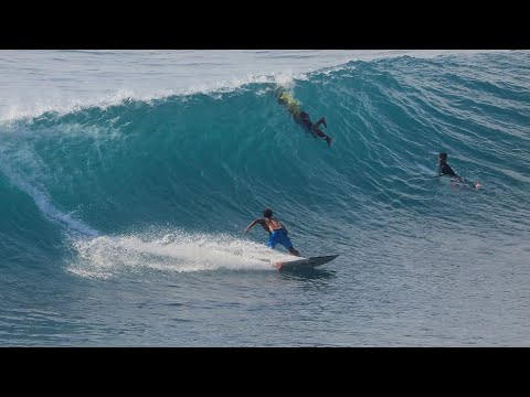 Racing Down The Line & Pulling In - Uluwatu, 10 April 2021