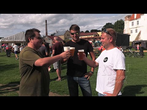 Under the castle, the Squirrel Squirrel also attracted all kinds of sardines