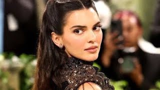 着用ジャケットは100万越え!? 世界一稼ぐモデル（29）、ロングヘア→「ショートヘア」に大胆イメチェンした姿が話題に