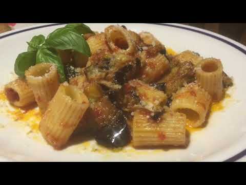 Pasta con le melanzane - non è la Norma, non è la Siciliana (videoricetta n. 1153)