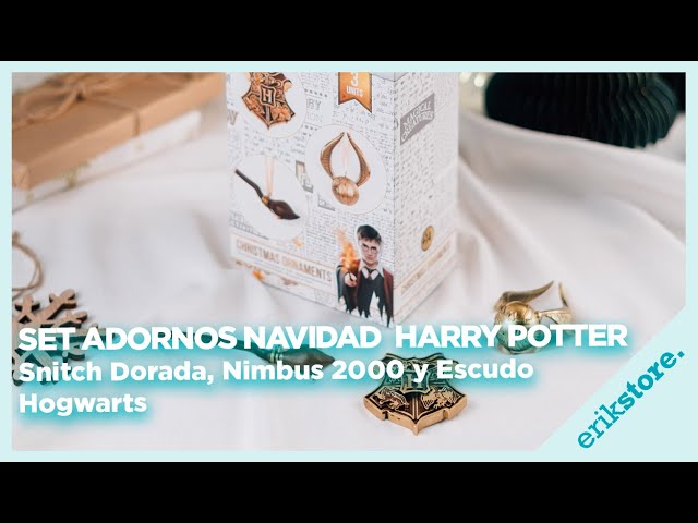 Vídeo relacionado con Grupo Erik Adornos de Navidad, regalos de Harry Potter, juego de 3 decoraciones para árbol de Navidad, snitch dorado, Nimbus 2000, escudo de Hogwarts, mercancía de Harry Potter, decoraciones de