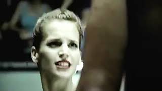 Ricardo Arjona - No Sirve de Nada (Video)