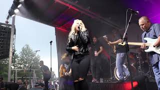 American Idol Finalist Gabby Barrett Sings My Church in Pittsburgh