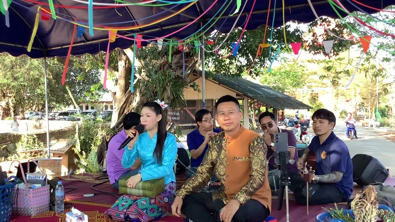 Wat Phra That Klang Jai Mueang
