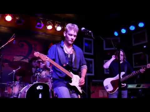 Matthew Curry 2018 06 09 Boca Raton, Florida - The Funky Biscuit - Louanna & Genevieve