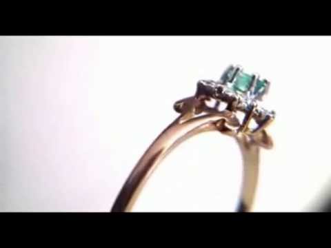 Vintage Emerald and Diamond Ring set in 9ct Gold
