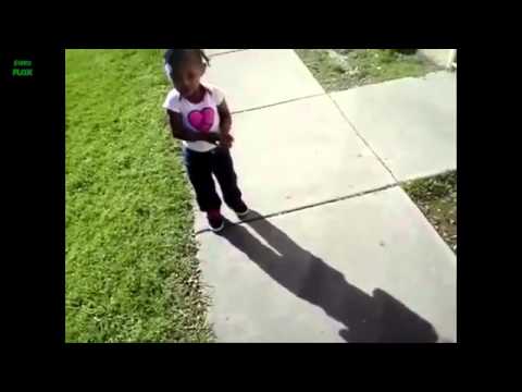 Babies schrecken sich vor eigenem Schatten