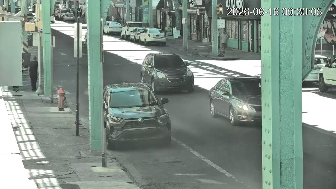 Live webcam view of Kensington & Clearfield Street Cam