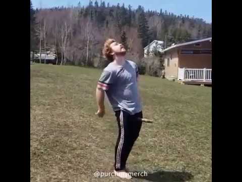 The knife trick 🔪 OUCH! ☠ 𝘋𝘰𝘯𝘵 𝘣𝘦𝘭𝘪𝘦𝘷𝘦 𝘮𝘦 𝘫𝘶𝘴𝘵 𝘸𝘢𝘵𝘤𝘩 🎧 ⁽ᵖᵃʳᵗ ¹ ᵒᶠ ³⁾ | ♛purchmymerch♛ 🅼🅴🅼🅴