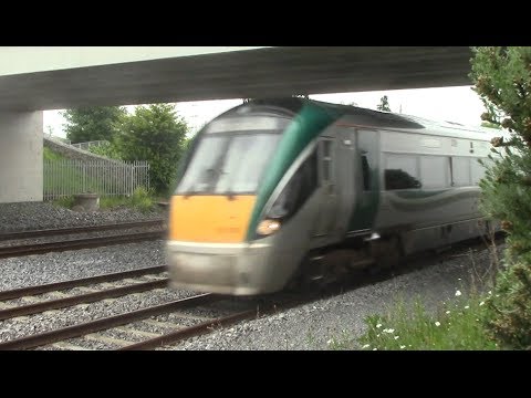 Irish Rail 22000 DMU 22033 passes Stacumny Bridge