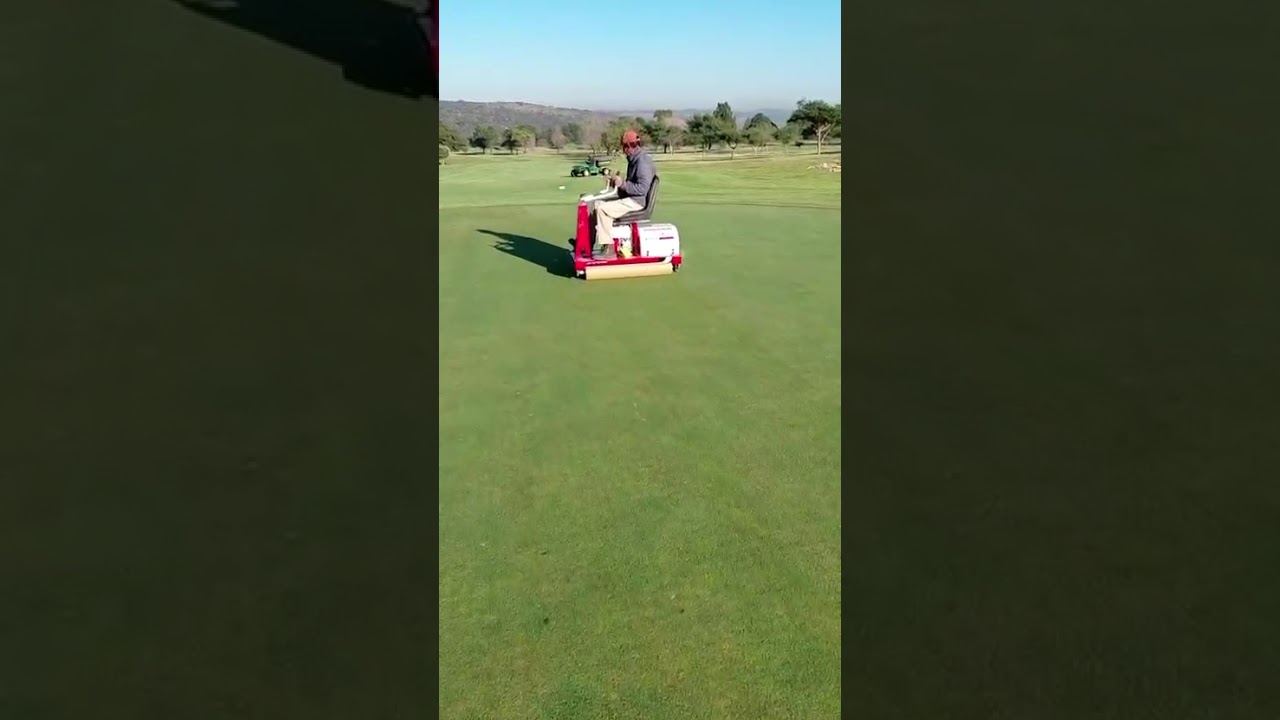 The greensIRONS 3900 Greens Roller in action