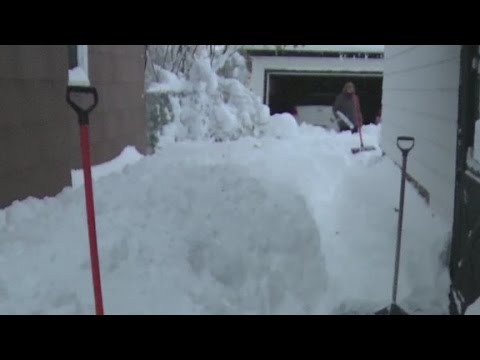 バッファローは吹雪の上に非常事態の状態に (Buffalo in state of emergency over snowstorm)