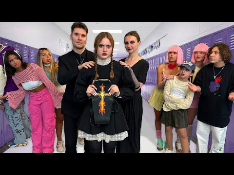 Moon și familia ei! Își va recunoaște o fată gotică părinții? Situații incomode | KiKiDo Campus