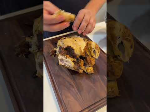 No time? No problem.These BBQ pulled chicken sliders are the easiest thing I’ve made all week!!!