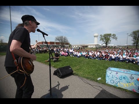 Harmony performs Johnny Cash at Ohio prison