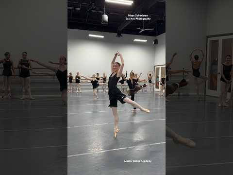 Maya slaying the left side!! 👏🏻🩰 #ballerina #ballet #dancer #shorts