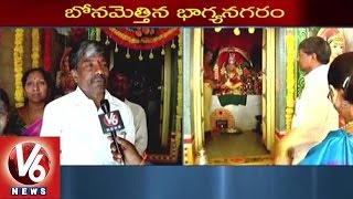 Telangana Minister Padma Rao visits Ujjaini Mahakali Temple | Lashkar Bonalu - V6 News