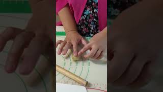 蛋黃酥-2 示範 二次捍捲 三折法（美善品打油酥及油皮 ）