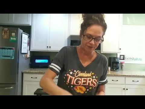 THE BEST Banana Bread ever! WITH ICING!! How to make easy banana bread ~using black bananas #food