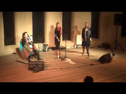 Szerelem (traditional Hungarian) : sung by moira smiley & VOCO