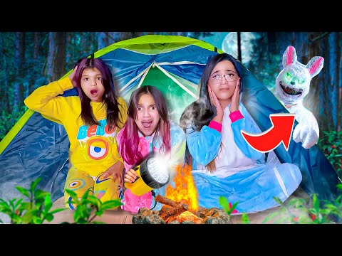 DORMIMOS NA CABANA E O COELHO MALVADÃO APARECEU AS 3 HORAS DA MANHÃ *ficamos com medo