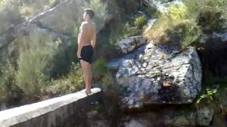 preview picture of video 'New Crazy jump into the water - Dead on his back - Poço Negro - Areosa - Viana do Castelo'