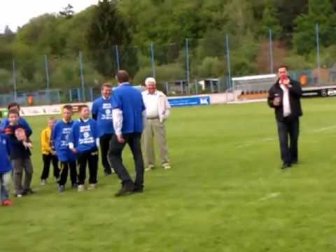 Bürgermeister Jendricke trifft gegen Jonas Heidrich